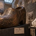 Au musée du Vieux-Toulouse, le sabot géant de Jean-Pierre Mazas